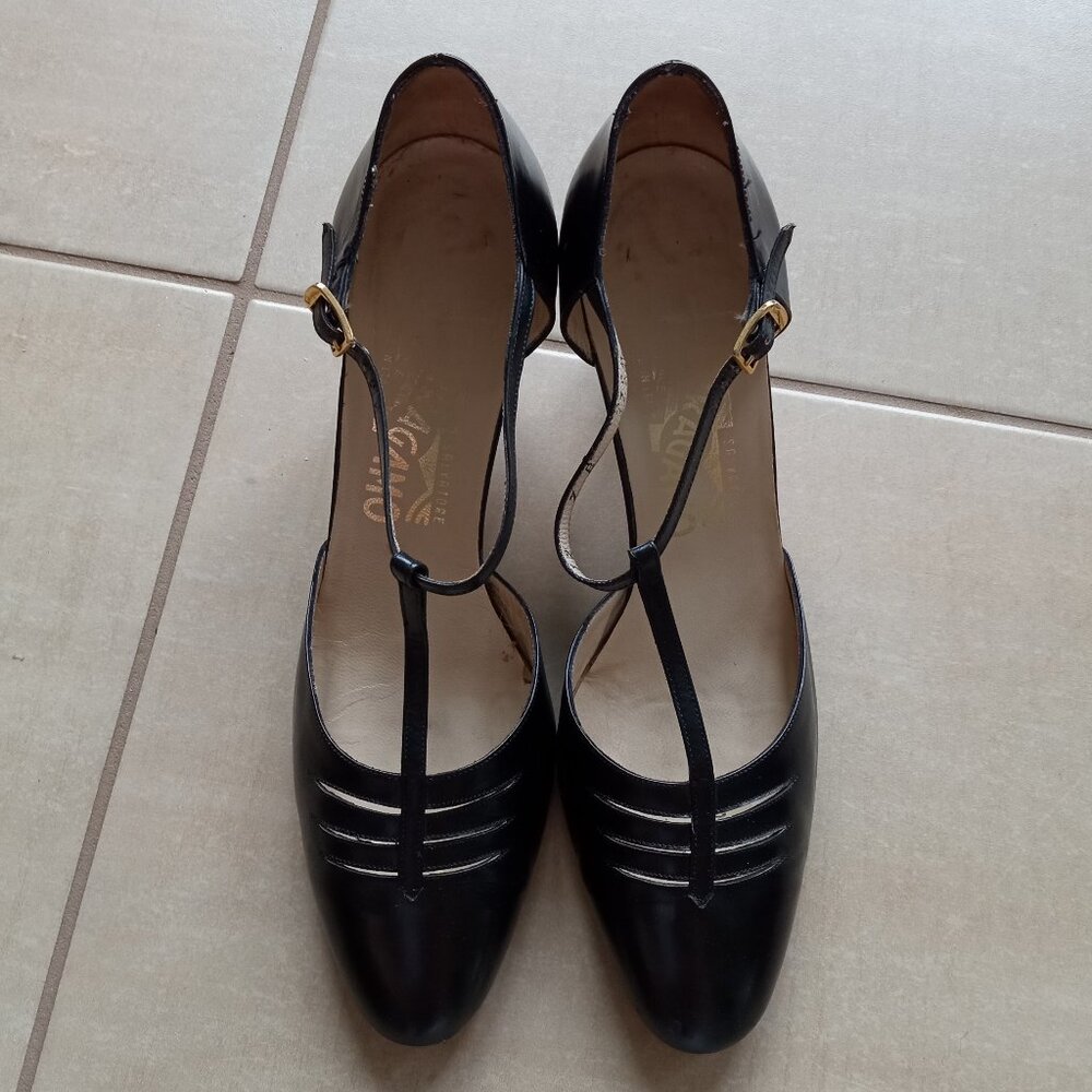 Vintage Salvatore Ferragamo Women's Black T-Strap Pumps